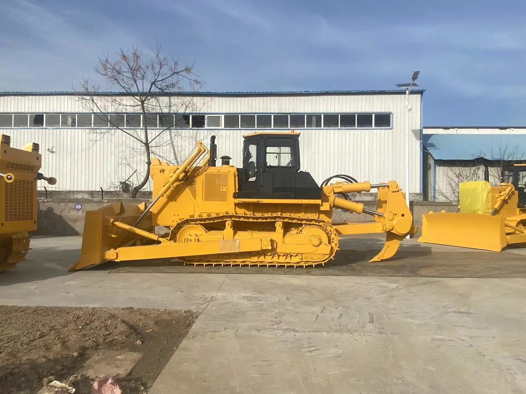 HD32 Crawler Bulldozer 2